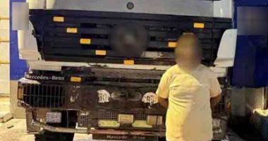 ضبط سيارة نقل محملة بالرمال دون ترخيص ضبط سيارة نقل محملة بالرمال دون ترخيص