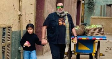 سامح عبد العزيز و ابنته طيبة 