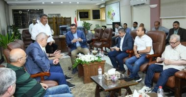 وزير الإسكان يعقد اجتماعا بمقر جهاز "مدينة السادات" لمتابعة سير العمل جانب من اللقاء