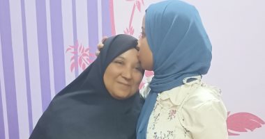 بتذاكر 8 ساعات فى اليوم.. شيماء الأولى على الثانوية التجارية: والدتى سر تفوقى
