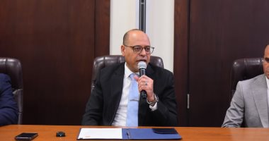 وزير العمل يُسلم عقودا جديدة لذوي همم بالقاهرة لدمجهم في السوق وزير العمل محمد جبران