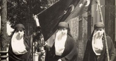 أزياء مصر نسيج وهوية.. الملفحة الباليون: كيف واجه أقباط مصر الأزياء اليونانية؟ أزياء مصر نسيج وهوية