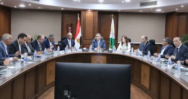 محافظ الجيزة يبحث مع نائب وزير الإسكان الموقف التنفيذى لمشروعات مياه الشرب محافظ الجيزة يبحث مع نائب وزير الإسكان الموقف التنفيذى لمشروعات مياه الشرب