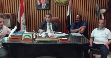 اتحاد عمال الجيزة يبحث مع اللجان النقابية قضايا الأجور والتأمين الصحى