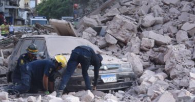 تفاصيل مصرع شخصين وإصابة 6 آخرين فى انهيار عقار بالإسكندرية.. صور