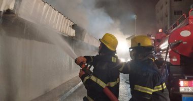 الدفاع المدني الأردني يخمد حريقا فى سوق شعبى بعمان.. صور جانب من جهود إطفاء الحريق
