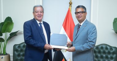 وزير التموين يصدر قرارات وزارية بتعيين قيادات تنفيذية بالمحافظات وزير التموين يكرم قيادات بلغوا سن التقاعد