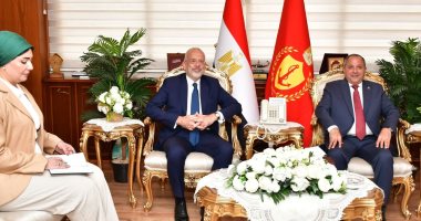 محافظ بورسعيد يستقبل سفير اليونان بمصر لبحث سبل تعزيز التعاون