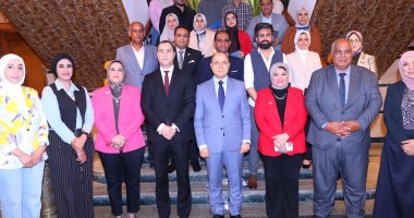محافظ كفر الشيخ يكرم المشاركين فى إعداد دليل الهوية البصرية للمحافظة.. صور محافظ كفر الشيخ مع المكرمين المعدين دليل الهوية البصرية