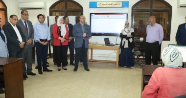 محافظ بنى سويف يتفقد سير العمل فى البرنامج التدريبى للعاملين بالتعليم