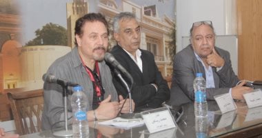 المهرجان القومي للمسرح يفتتح محوره الفكري بندوتين عن تحولات الوعي الجمالي ودور المؤسسات في تشكيل الذوق المسرحي.. والنجم محمد رياض: المهرجان ليس احتفالية فقط بل حالة مسرحية تسهم في إعادة الجمهور إلى المسرح الفنان محمد رياض رئيس المهرجان والدكتور محمد زعيمة
