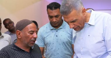محافظ أسوان يعد بحل مشكلة التزاحم على أوراق الأحوال المدنية