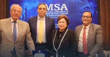 نوال الدجوى تكسر الصمت وتظهر رسميا لأول مرة منذ اشتعال أزمة الأحفاد.. صور الدكتورة تلتقط صورة تذكارية مع شخصيات بارزة ضمن مؤتمر صحفى