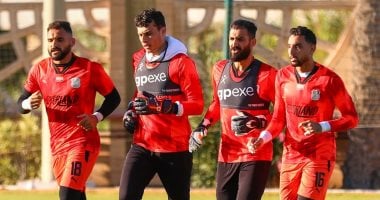 تدريبات خاصة لحراس مرمى المصري على هامش مران الفريق.. صور حراس مرمى المصرى