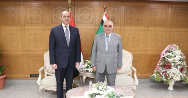 وزير الشئون النيابية خلال زيارته لرئيس قضايا الدولة: الهيئة رائدة في حماية المال العام