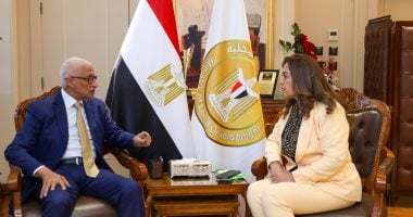 وزيرة التنمية المحلية تتابع مع محافظ شمال سيناء جهود التنمية بالمحافظة جانب من اللقاء