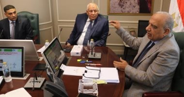 وزير الكهرباء يبحث مع محافظ الوادى الجديد خطة التنمية بالمحافظة وتأمين التغذية الكهربائية