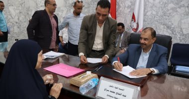 محافظ سوهاج يستمع إلى مطالب وشكاوى المواطنين فى اللقاء الجماهيرى اللقاء الجماهيرى
