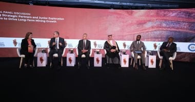 نيوز برو : 
                                            وزير البترول يطرح رؤية مصر لتسريع نمو قطاع التعدين بمشاركة الأردن والسعودية وغينيا
                                        