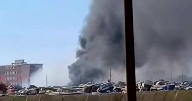5 قرارات مهمة من النيابة العامة لكشف حريق حضانات السيارات بالبتروكيماويات فى الإسكندرية.. انتداب خبراء حريق للمعاينة ولجنة فنية لفحص المركبات والدراجات وتلفياتها.. وبيان للحريق من البداية حتى النهاية جانب من آثار الحريق