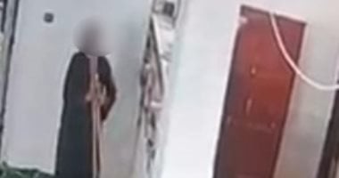 ضبط لص سرق عكازات كبار السن بمسجد فى أسيوط ضبط لص سرق عكازات كبار السن