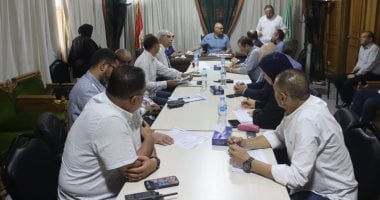 محافظ القليوبية يلتقى المواطنين فى القناطر الخيرية لحل مشكلاتهم.. صور