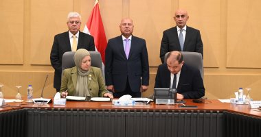 جانب من توقيع البروتوكول