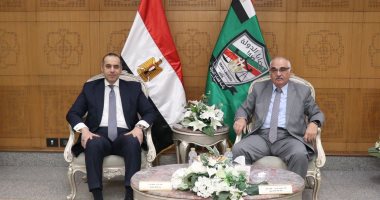 وزير الشئون النيابية والقانونية يهنئ رئيس هيئة قضايا الدولة الجديد