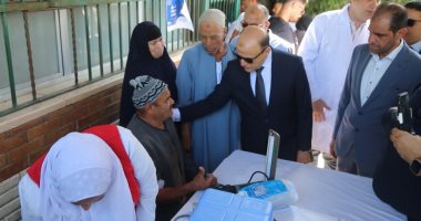 محافظ كفرالشيخ يتفقد حملة 100 يوم صحة بالمستشفى العام.. صور