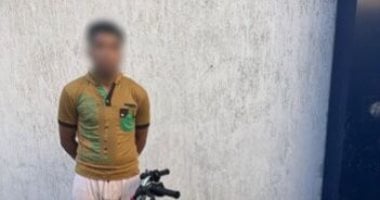 فيديوهات المواطنين سلاح جديد فى يد الشرطة لمواجهة البلطجة.. الداخلية تتفاعل مع السوشيال ميديا للقضاء على الفوضى بالشوارع.. ملاحقة الخارجين عن القانون والتصدى لجرائم الطرق.. وخبراء: خطوة نحو فرض سيادة القانون المتهم بأداء حركات استعراضية بموتوسيكل
