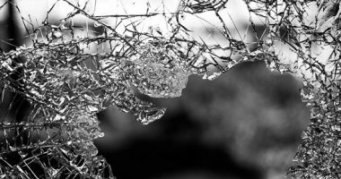 تفسير حلم المرايا المكسورة.. قرارات صعبة ورغبة فى التغيير أبرز التأويلات