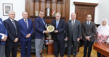 محافظ جنوب سيناء يزور الشركة القابضة لمياه الشرب والصرف الصحى جانب من اللقاء