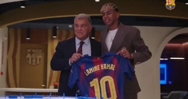 برشلونة يعلن تمديد عقد لامين يامال حتى 2031 ويمنحه القميص رقم 10 لامين يامال