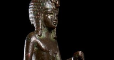 بيع تمثال برونزى مصرى لملك شاب فى مزاد بريطانى بـ18 ألف جنيه إسترلينى تمثال برونزي مصري