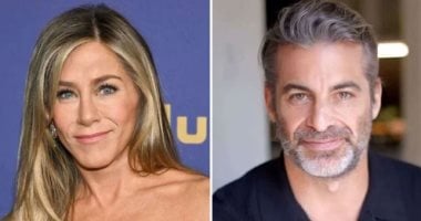 جينيفر أنيستون تلمّح إلى علاقة حب بعد رحلة رومانسية مع جيم كيرتس جينيفر أنيستون وجيم كيرتس