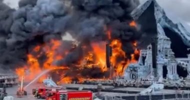 حريق ضخم يدمر المسرح الرئيسى لمهرجان تومورولاند فى بلجيكا.. فيديو حريق هائل بمسرح مهرجان تومورولاند