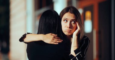 5 أبراج تتخلص من الأشخاص "التوكسيك" بذكاء.. برج السرطان بيعرف يحط حدود