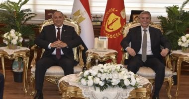 المحافظ ورئيس مصلحة الجمارك