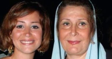 أشرف زكي ينفى وفاة الفنانة زيزى مصطفى والدة منة شلبي ويؤكد: شائعة (تحديث) منة شلبي ووالدتها زيزى مصطفى