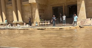 أسوان تبدأ مشروع توسعة طريق السادات لخدمة السياحة.. المحافظ: هدية الرئيس لأهالى عاصمة أفريقيا.. تجميل المنطقة وتحويلها إلى بانوراما حضارية.. وعاملون بقطاع السياحة: نشكر الدولة لاهتمامها بعروس المشاتى والصعيد البازارات السياحية على الطريق