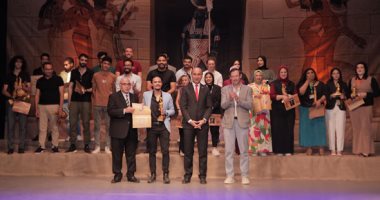رئيس جامعة دمنهور يكرم الطلاب الفائزين في ملتقى حور في دورته الرابعة رئيس جامعة دمنهور يحتفي بالطلاب الفائزين في ملتقى حور للفنون