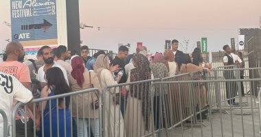 توافد كثيف على مسرح U Arena لحضور أولى حفلات مهرجان العلمين.. فيديو