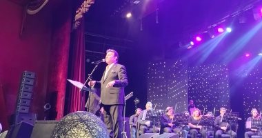 هاني شاكر يتألق بأجمل أغانيه فى حفل مسرح البالون تحت شعار كامل العدد