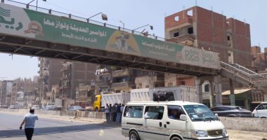 إعادة الحركة المرورية بالطريق الزراعى بعد رفع كوبرى مشاه سقط جزئيا بسبب تريلا