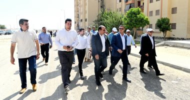 وزير الإسكان يتفقد وحدات "سكن لكل المصريين" ومحطة صرف صحي بمدينة حدائق أكتوبر