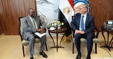 وزير البترول يبحث مع مؤسسة التمويل الدولية فرص التعاون فى مشروعات الطاقة والتعدين جانب من اللقاء