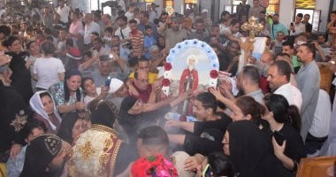 الدير الأبيض يضيء سوهاج.. أجواء روحية وتاريخية بعيد الأنبا شنودة.. ويُشعل شموع الروح فى الصحراء.. والزائرون يبحثون عن النور فى أروقته و15 قرنًا من الزمان تبوح بالأسرار.. واحتفالات مستمرة لنهاية الشهر.. صور الاحتفالات داخل الدير