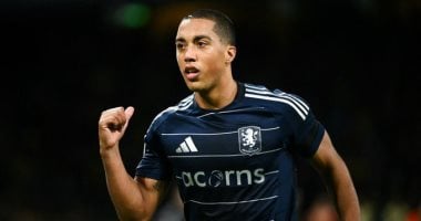 الاتحاد يخطط لضم يوري تيليمانس نجم أستون فيلا يوري تيليمانس