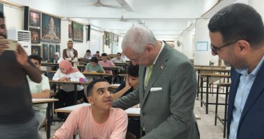 نائب رئيس جامعة أسيوط يتابع اختبارات القدرات بكليتى فنون جميلة وعلوم الرياضة