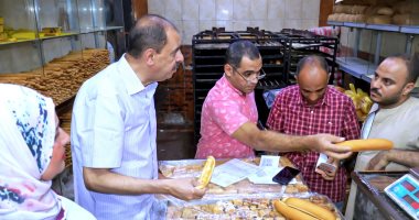 محافظ سوهاج خلال الجولة 